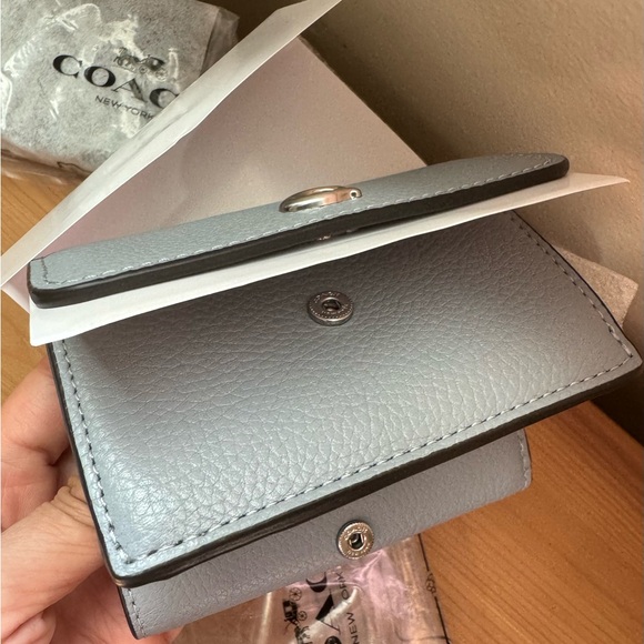 🥰 Coach Essential Mini Trifold Wallet - Picture 10 of 13